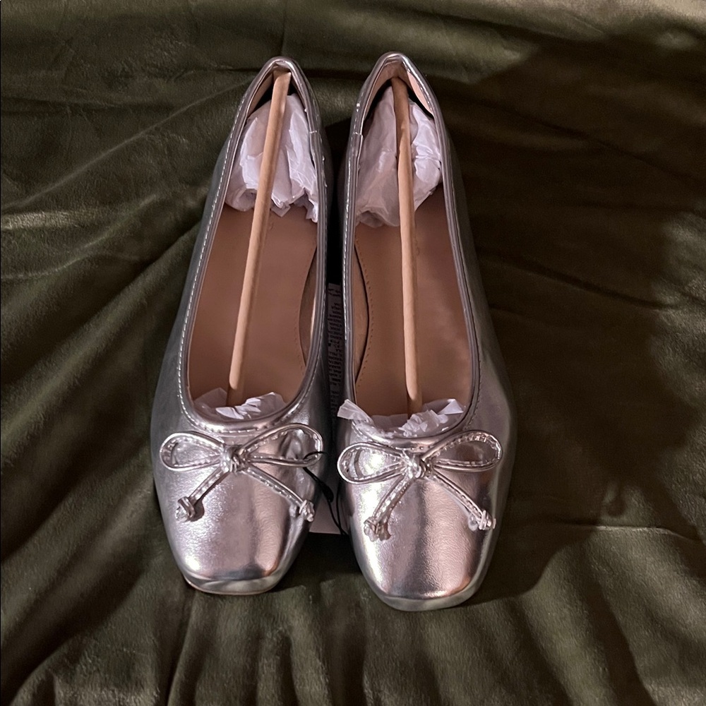 Chic Silver Ballet Flats